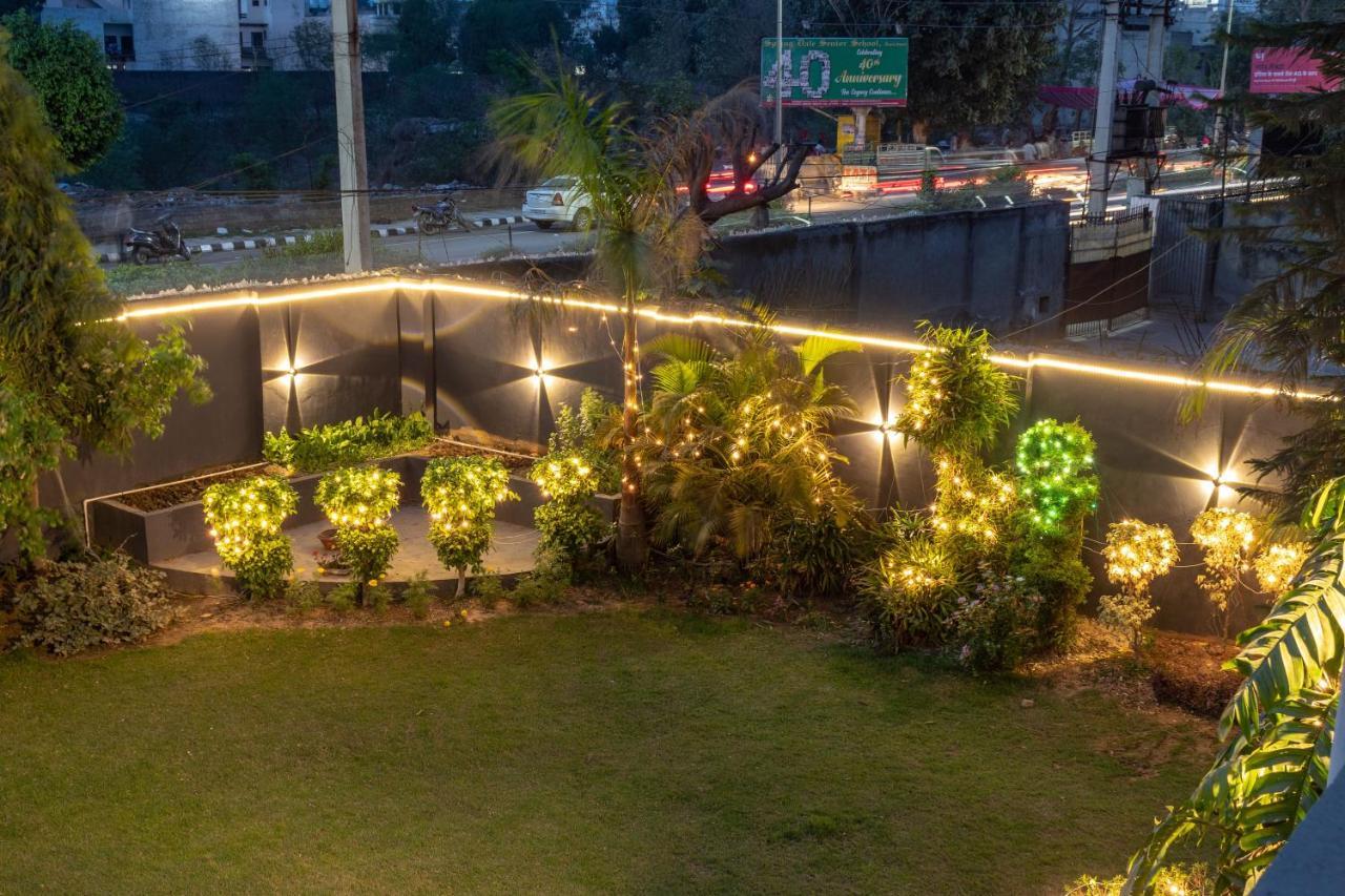 De Manora Homes - Unpretentious Hotel With A Garden , Posh Area Ranjit Avenue Amritsar Luaran gambar