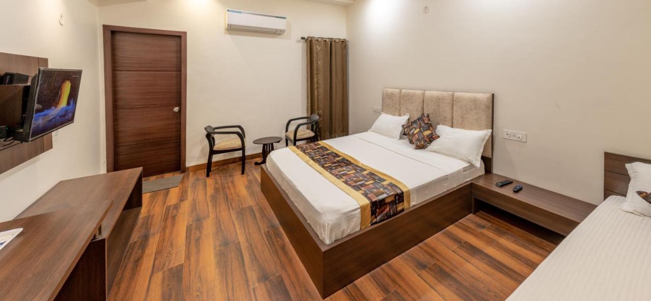 De Manora Homes - Unpretentious Hotel With A Garden , Posh Area Ranjit Avenue Amritsar Luaran gambar