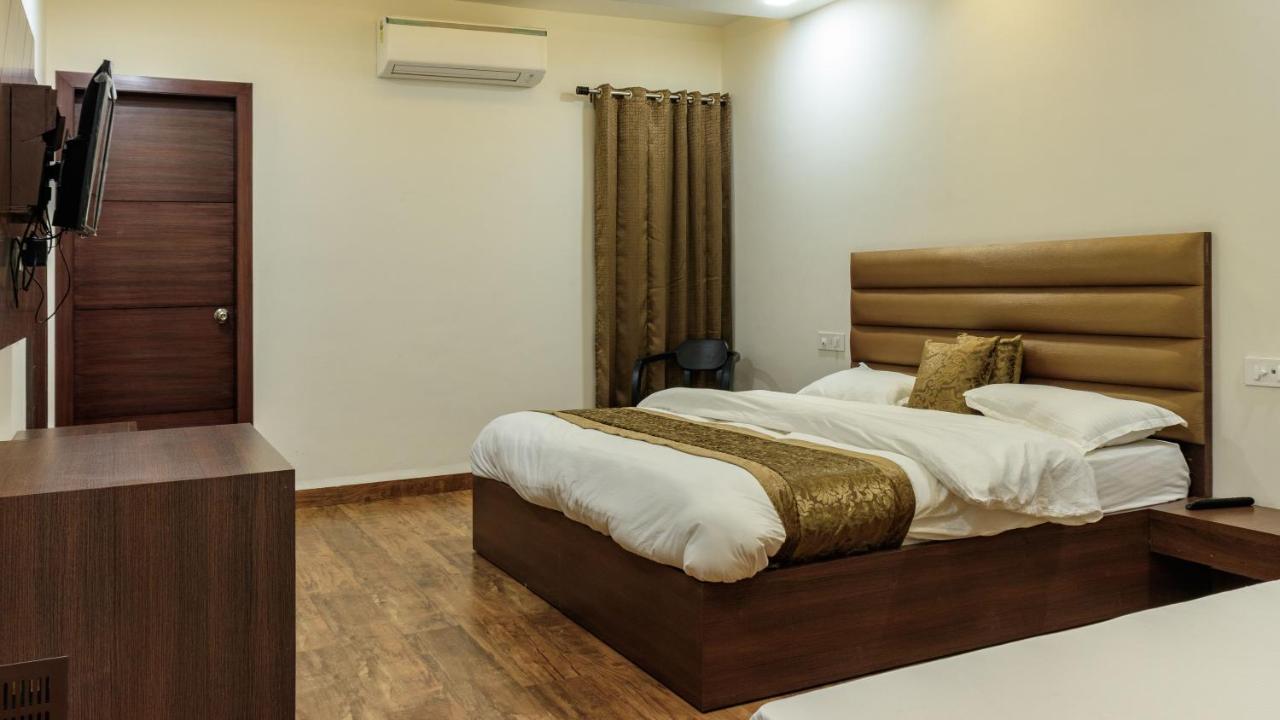 De Manora Homes - Unpretentious Hotel With A Garden , Posh Area Ranjit Avenue Amritsar Bilik gambar