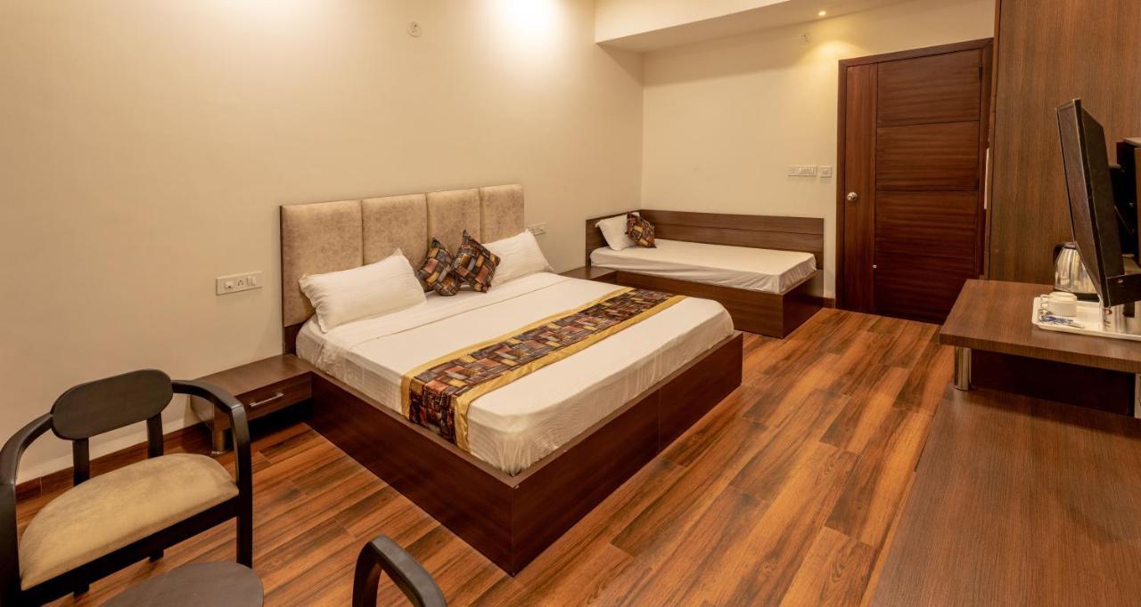 De Manora Homes - Unpretentious Hotel With A Garden , Posh Area Ranjit Avenue Amritsar Bilik gambar