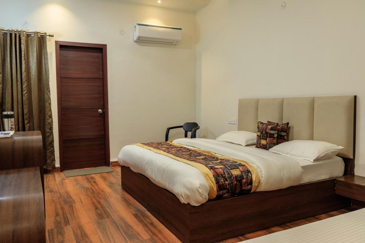 De Manora Homes - Unpretentious Hotel With A Garden , Posh Area Ranjit Avenue Amritsar Luaran gambar